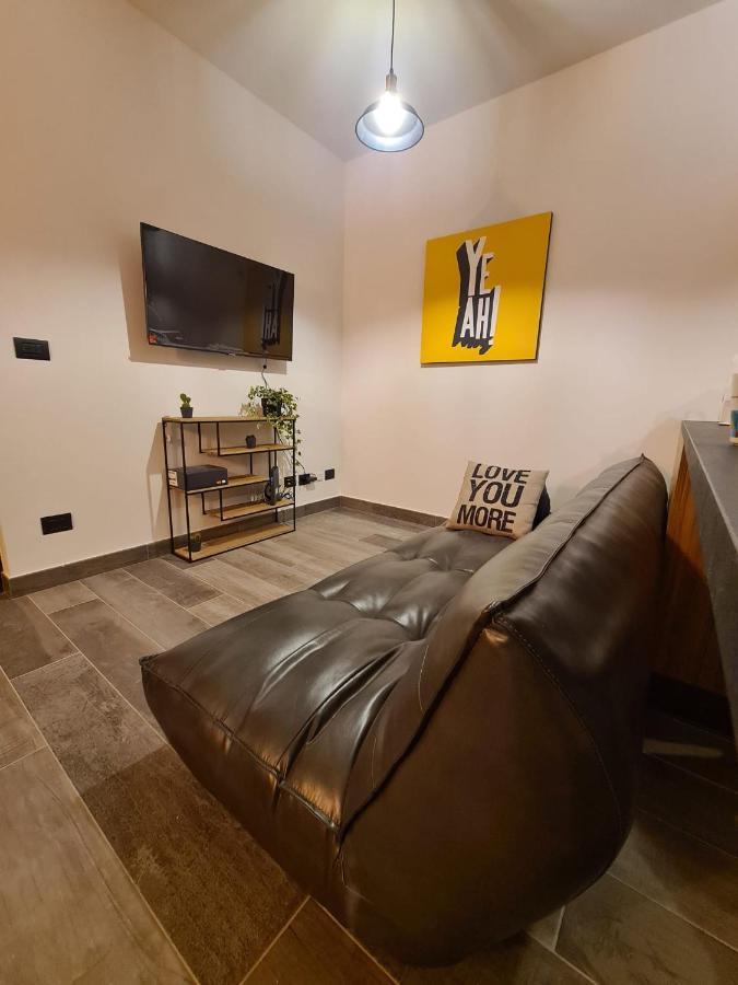 Yellow Uptown 70 - Fiera Milano Перо Экстерьер фото