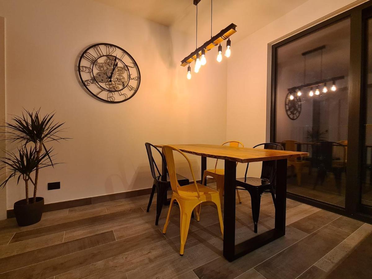 Yellow Uptown 70 - Fiera Milano Перо Экстерьер фото