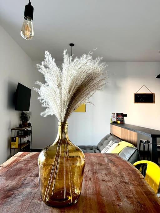 Yellow Uptown 70 - Fiera Milano Перо Экстерьер фото