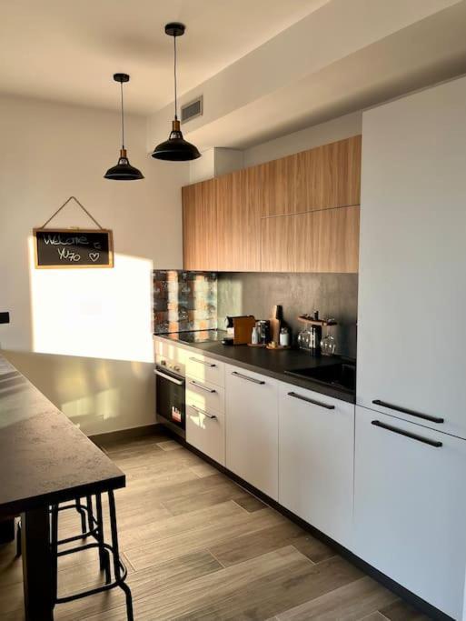 Yellow Uptown 70 - Fiera Milano Перо Экстерьер фото