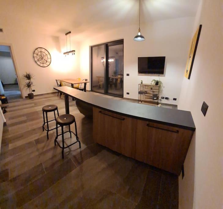 Yellow Uptown 70 - Fiera Milano Перо Экстерьер фото