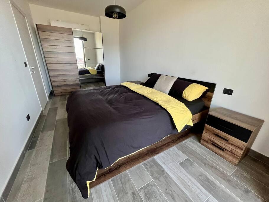 Yellow Uptown 70 - Fiera Milano Перо Экстерьер фото